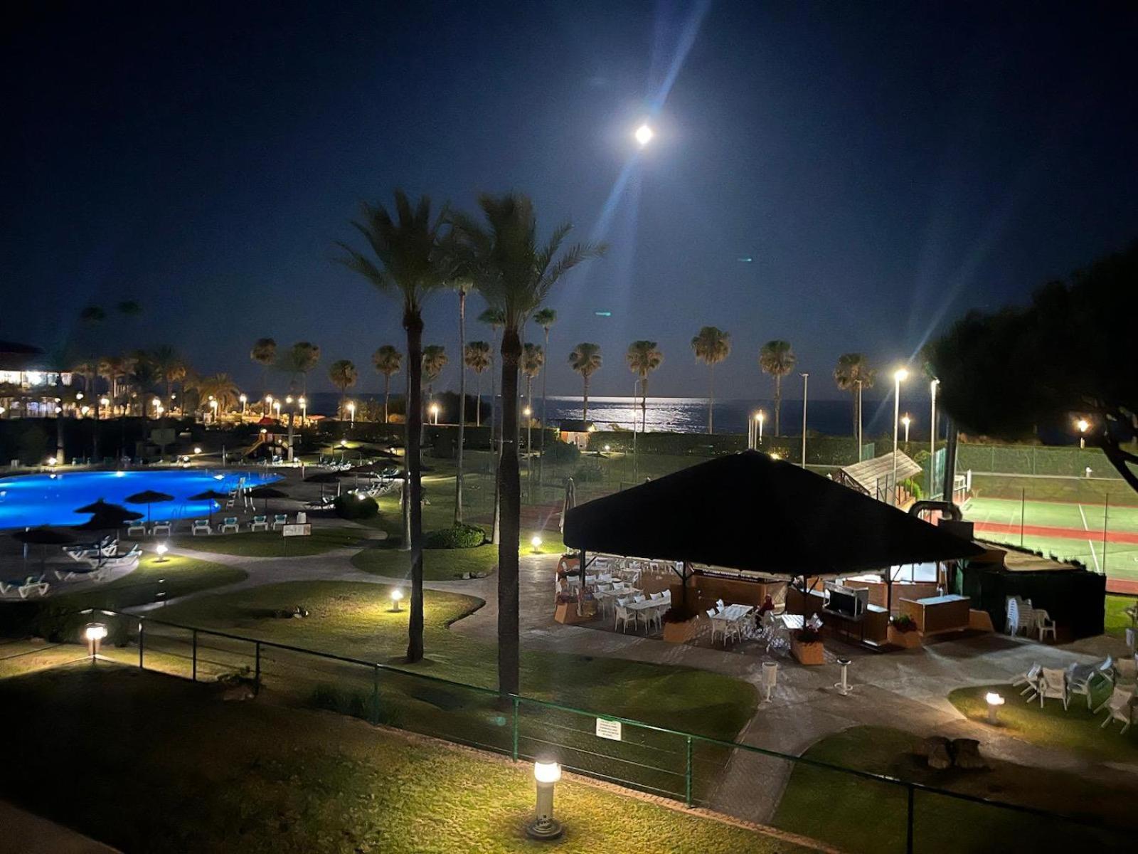 Las Americas Ислантила Екстериор снимка